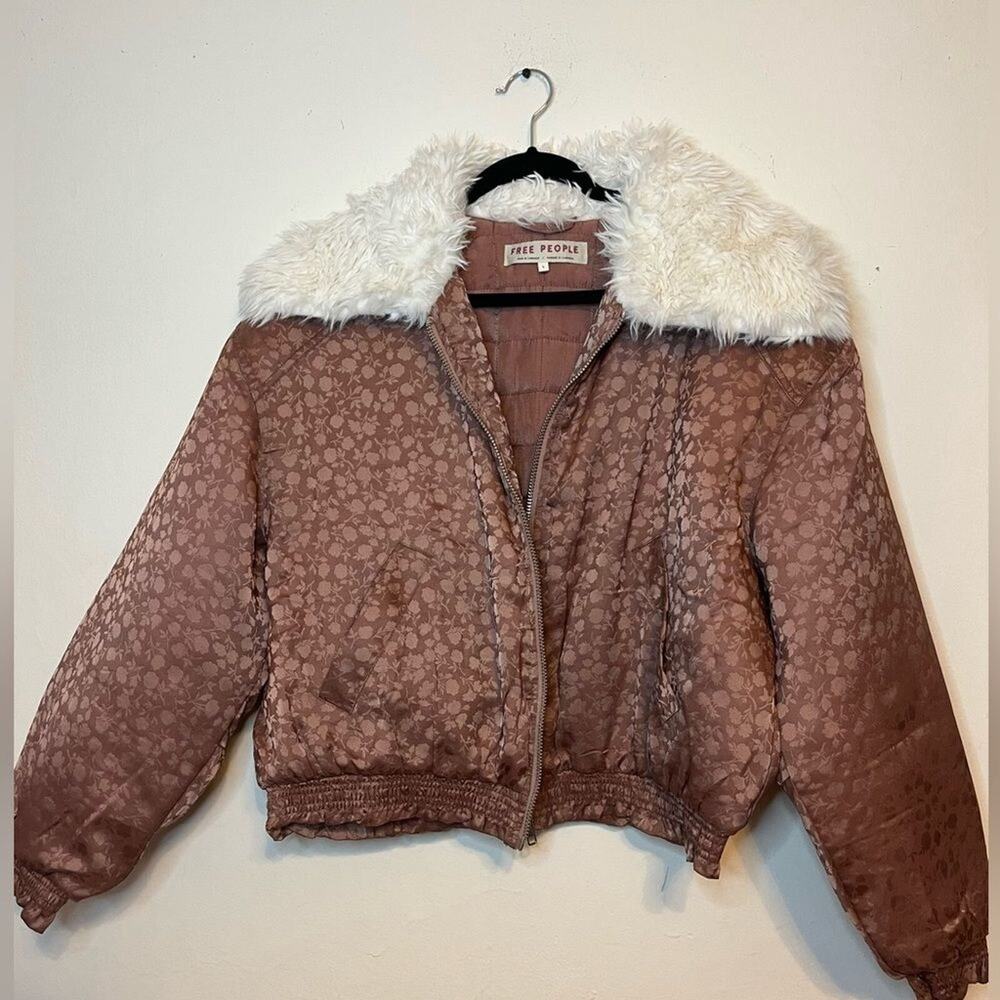 NWOT-Free People Crafted Floral Bomber Jacket Peach zip up with fur collar Sz:SM - Picture 4 of 5